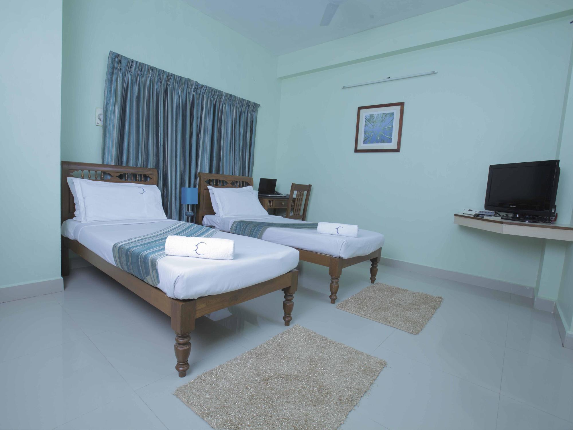 Hotel Crescent Inn Ченнаи Экстерьер фото
