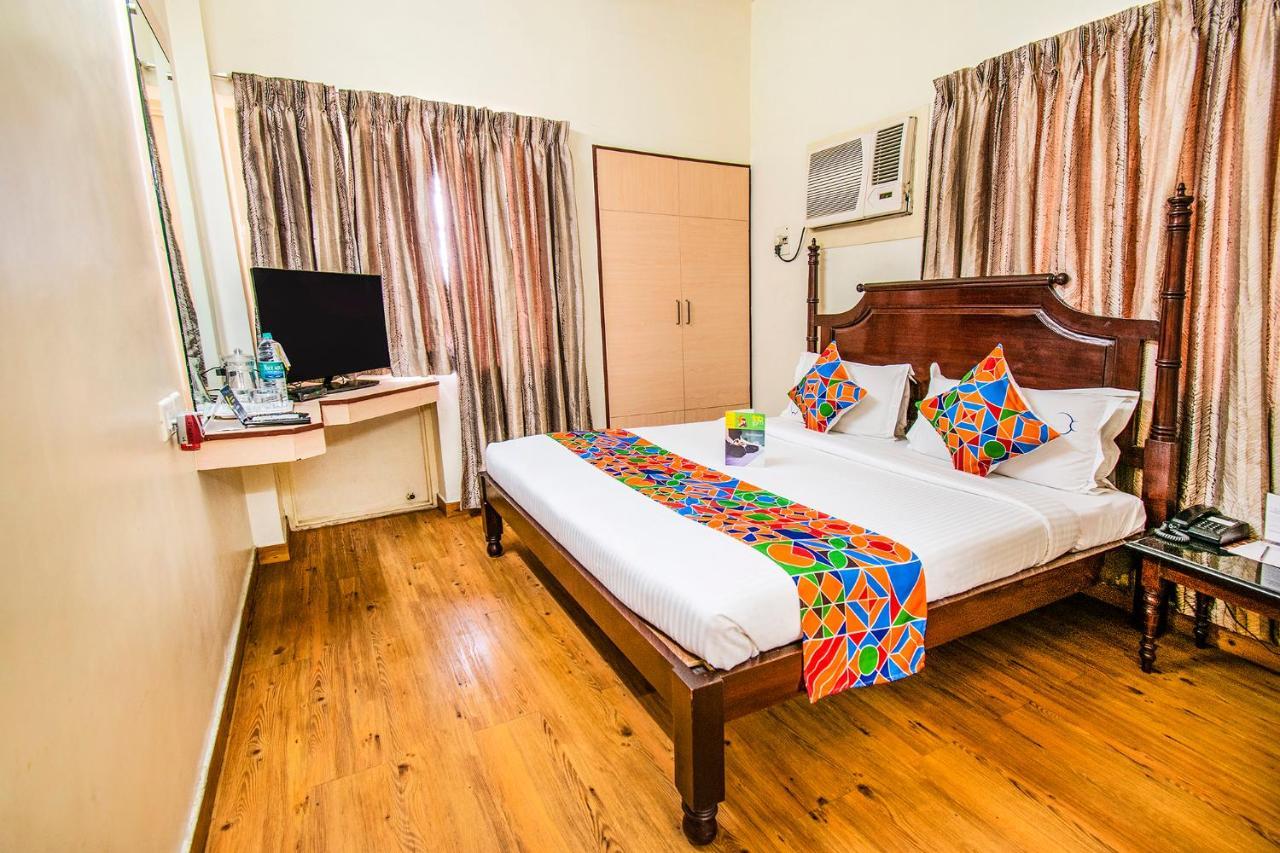 Hotel Crescent Inn Ченнаи Экстерьер фото